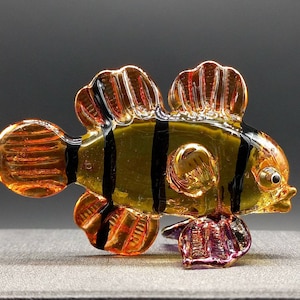 Handmade Crown Fish glass blown figurine - Tiny fish glass statue/Tiny nemo glass figurine/mini fish miniature/cute tiny gift decorate