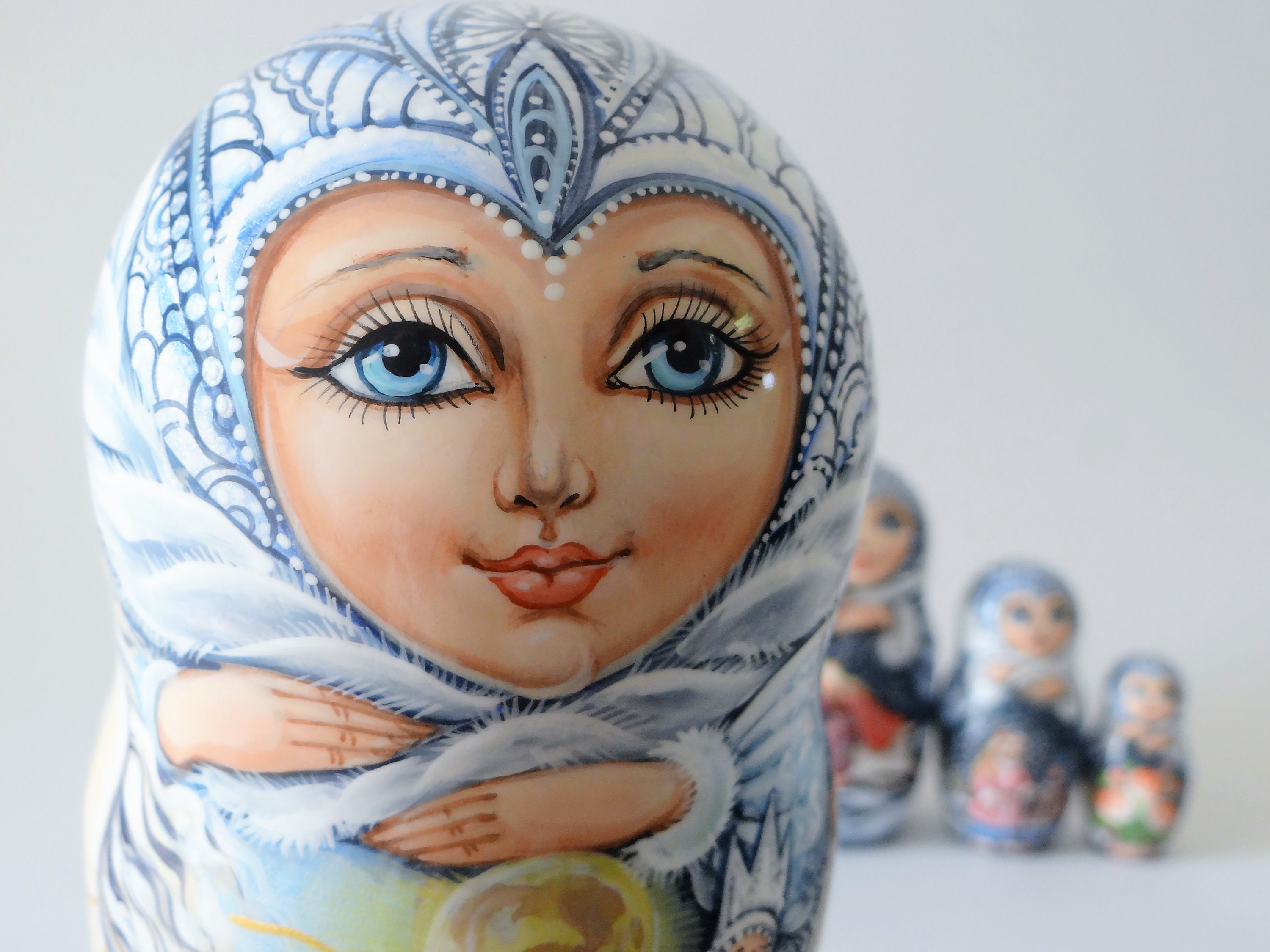 Fairy Tale snow Queen. Nesting Doll / Matryoshka Set of 5 russian