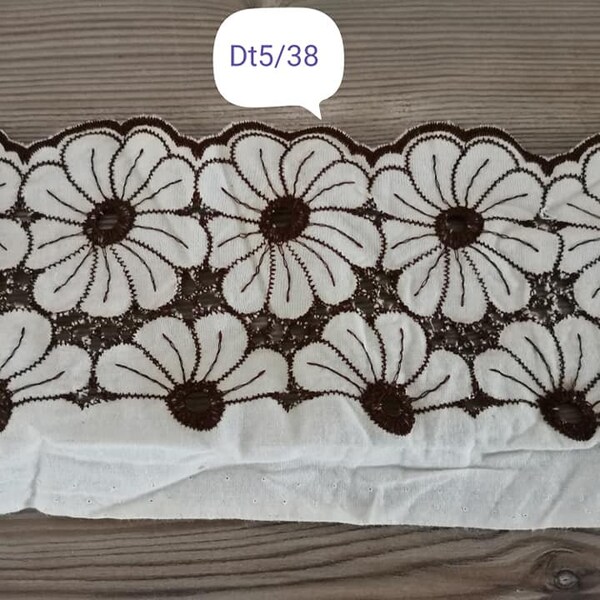 2 Mètres de broderie anglaise crème et marron dt5/38