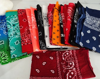 Lot de 13 bandanas, très bon état