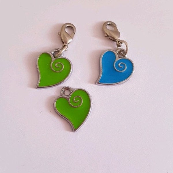 Lot se 3 pendentifs coeur bleu & vert 12x 12 mm (37)