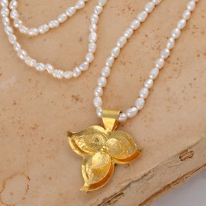 Pearl Necklace, Rice Pearl Necklace, Leaf pendant, Freshwater Pearl Jewelry, Keshi Pearls, Wedding Pearl Necklace, Gold Pearl Necklace
