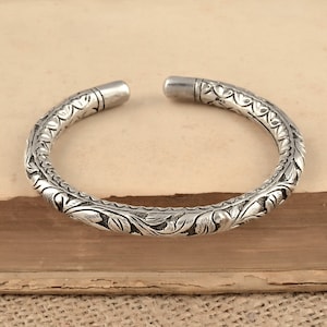 925 sterling silver handmade amazing engraving design wrist bangle bracelet kada, top class jewelry from Rajasthan India