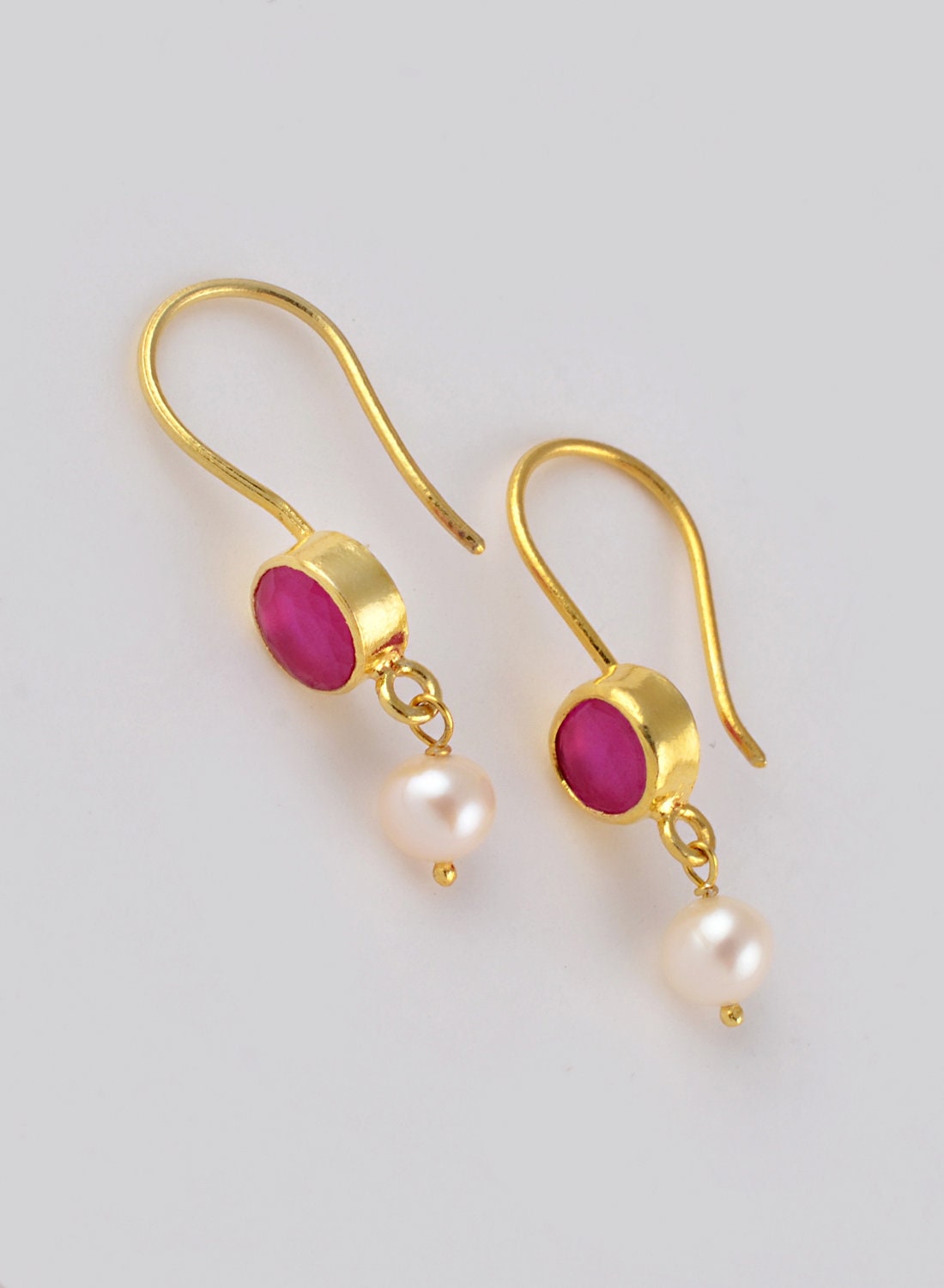 Details about Red Onyx Pearl Gemstone 925 Silver Gold Plated Traditional Designer Earrings Details about Red Onyx Pearl Gemstone 925 Silver Gold Plated Traditional Designer Earrings