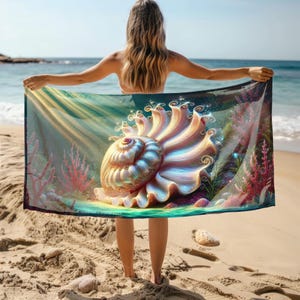 Seashell Sand-Free Quick-Dry Microfiber Beach Towel – Large Lightweight Towel with Vibrant Ocean Shell Design for Pool, Travel