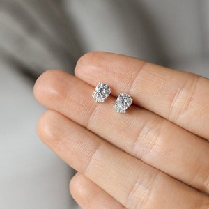 BELLE • Stud earrings made of sparkling zirconia crystals • Tiny stud earrings made of 925 Sterling silver