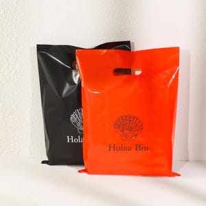 カスタムプラスチックショッピングバッグ、カスタムブティックバッグ、ロゴ入り高品質洋服バッグ、ロゴ入りプラスチックトートバッグ