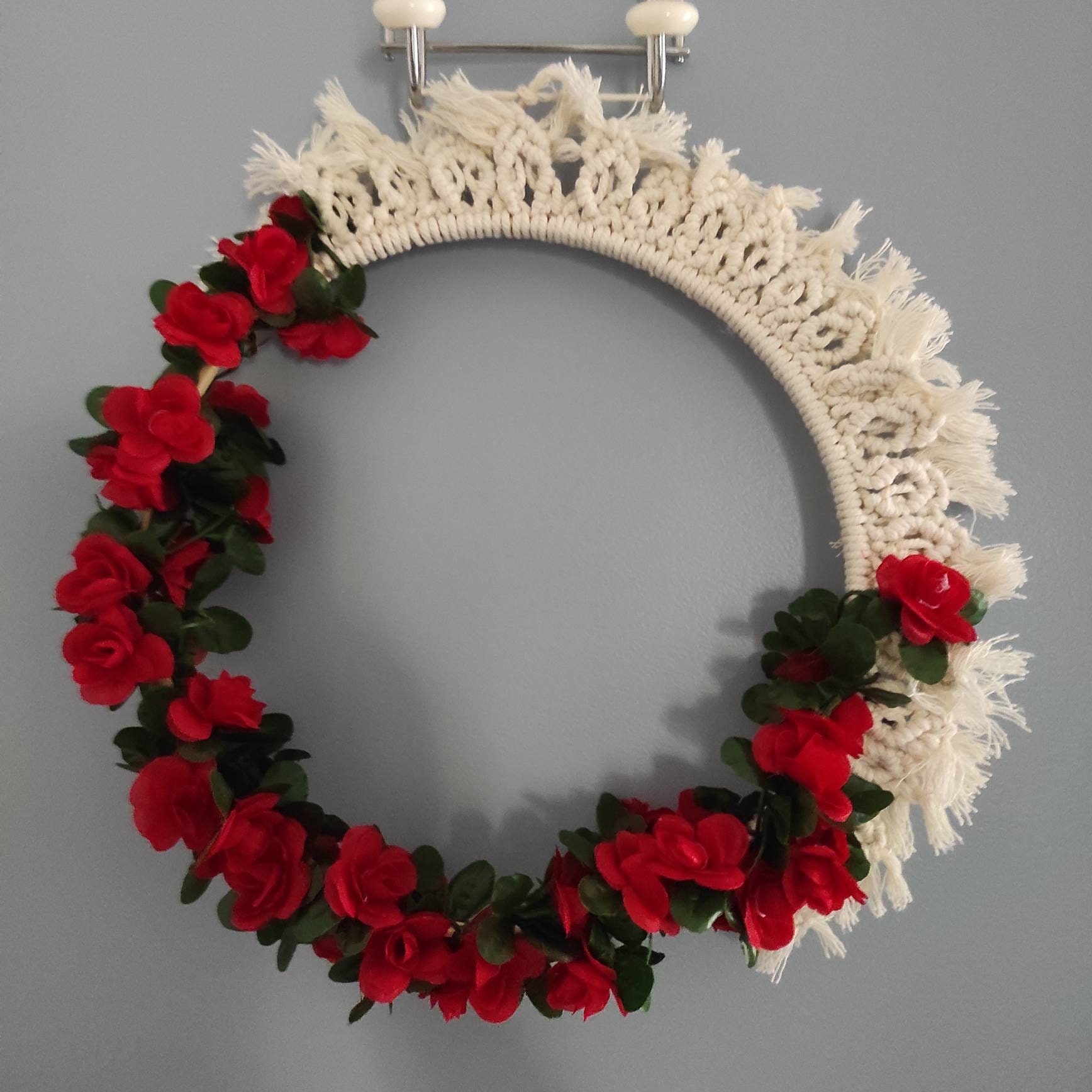 Couronnes en Macramé avec Fleurs Rouges Unique