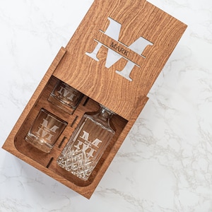 Whiskey Decanter, Whiskey Decanter Set, Personalized Decanter, Decanter Set with Glasses, Engraved Whiskey Decanter, Groomsmen Gift, Custom
