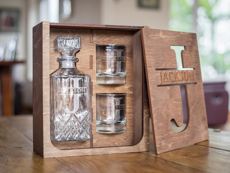 Carafe en verre à whisky personnalisée Le cadeau parfait pour lui, un cadeau pour un petit ami ou un cadeau de mariage image 1