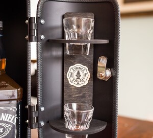 Minibar Extincteur Motard - Cadeau Homme Original Avec 7 Accessoires (verres à Shot, Pierres à Whisky, Briquet...)