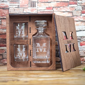 Gifts For Men- Personalized Whiskey Decanter  - The Perfect Gift For Him, Boyfriend Gift or Wedding Gifts, Fathers Day Gifts