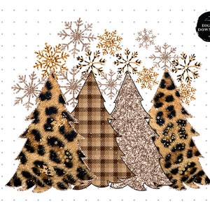 Pu&ograve; includere: Tre alberi di Natale con motivi diversi. Un albero &egrave; ricoperto di stampa leopardata, un altro a quadri e il terzo di glitter dorato. Gli alberi sono circondati da fiocchi di neve dorati.