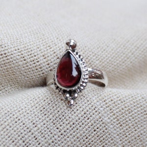 Garnet Sterling Silver Ring, Engagement Ring, Anniversary Gift for her, Natural Red Garnet gemstone, handcrafted rings, birthstone gift idea