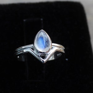 Rainbow Moonstone Sterling Silver Ring, blue flash natural moonstone jewelry, gift for her, Stack Ring, anniversary gift, Propose ring