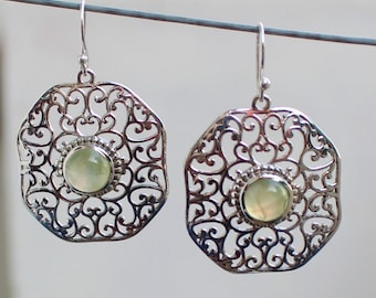 Pendientes colgantes de prehnita en plata de ley: joyas con piedras preciosas de la suerte