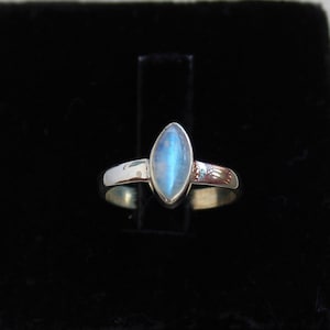 Rainbow Moonstone Ring, Midi Rings, Gift for her, Sterling silver handmade Jewelry, Blue flash Rainbow Moonstone Ring, Christmas gifts ideas