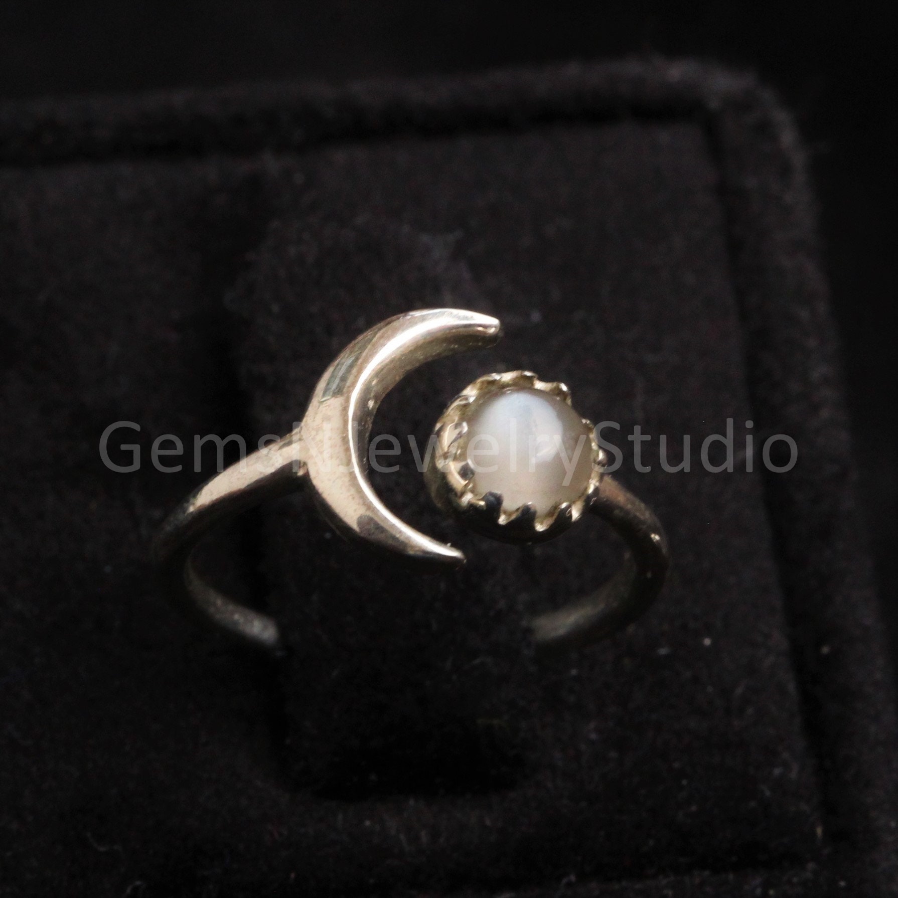Buy Rainbow Moonstone Ring, Spinner Ring, Thumb Ring, 925 Sterling Silver  Ring, Antique Silver Ring, Silver Band Ring, Natural Moonstone, Gift Online  in India -… | Antique silver rings, Bridesmaid gifts earrings,