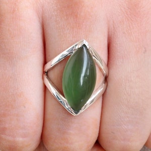 Handmade Sterling Silver Serpentine Ring: Green Gemstone Jewelry