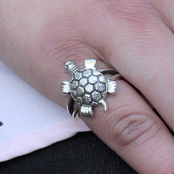 Vastu Tips for Turtle Ring: रिंग के लिए करें इस डिजाइन का चुनाव, मिलेगा  बेशुमार लाभ - vastu tips for turtle ring-mobile