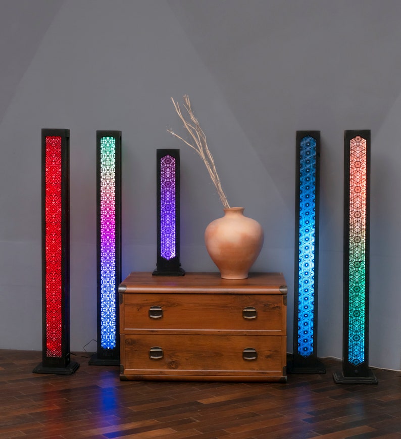 Lámpara de pie Vertical Pillar con LED inteligente controlable por teléfono