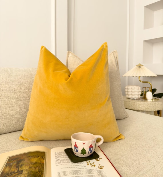 Mustard yellow velvet pillows hotsell