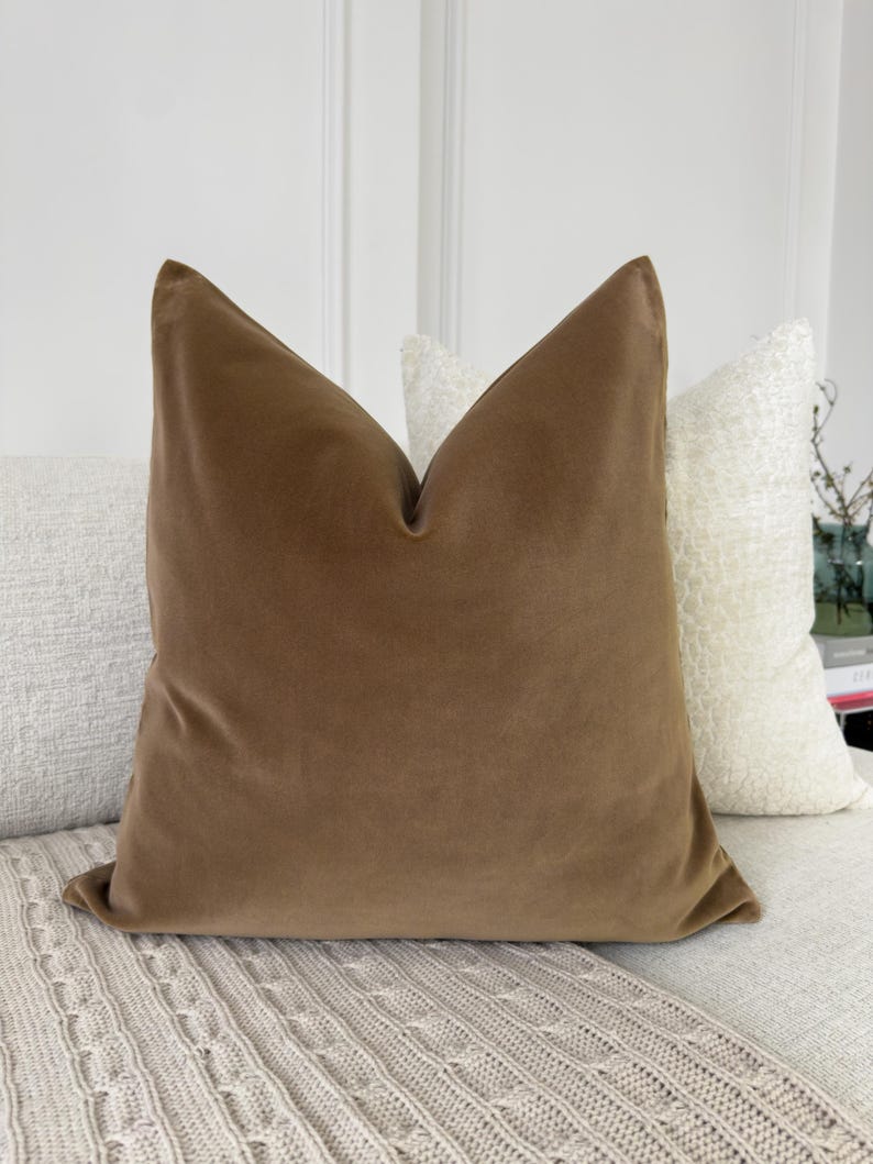 Funda de cojín de terciopelo premium en color topo, funda de almohada decorativa para el hogar, funda de almohada lumbar (todos los tamaños) imagen 3