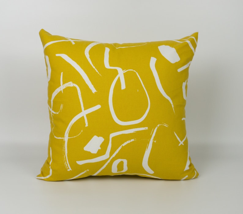 Housse de coussin jaune scandinave, housse de coussin minimaliste en lin, taie d'oreiller sur mesure. image 1