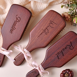 Personalized bamboo comb,custom bridesmaid hair comb,bridesmaid gift,ideal gift for bridal party,gift for mom,wooden comb with name engraved