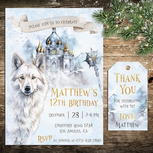 Puede incluir: Una invitación azul y blanca con un lobo, un castillo y una espada. El texto dice "Por favor, únase a nosotros para celebrar el cumpleaños número 12 de Matthew, 28 de diciembre | 2:00-6:00 PM, Lindentree Road 1234, Los Ángeles, CA, RSVP a Jennifer al (123) 456-7890". Una etiqueta de agradecimiento dice "Gracias por celebrar conmigo! Con cariño, Matthew".