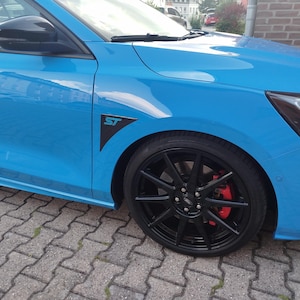 フォード フォーカス MK4 フェイスリフト 3D サイドウィング フェンダー エンブレム 2 個