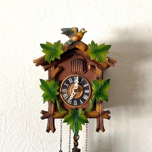 Darling! 1940’s Vintage cuckoo clock. Darling colorful “Leaf and Loon” style. Works great! Made in Germany. 1 year warranty included!!