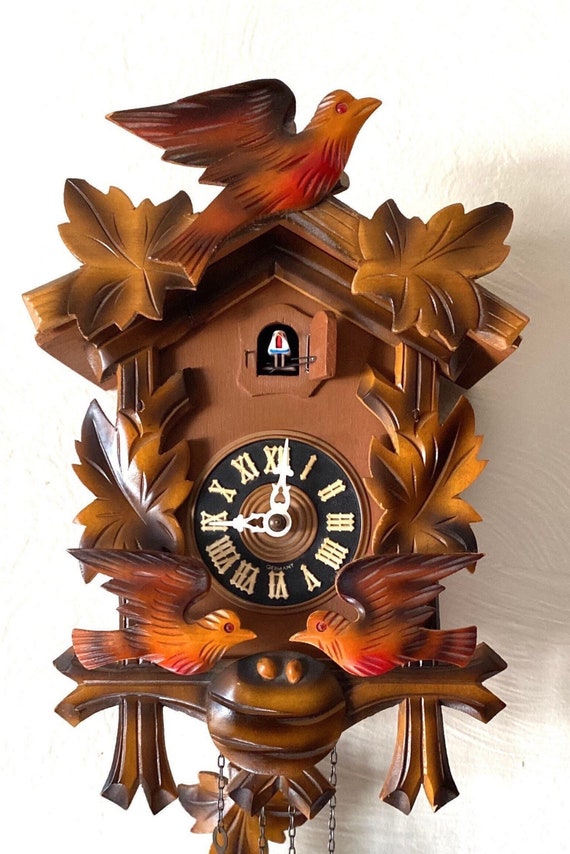 Hermoso reloj cucu vintage Pajaro en el nido EN FUNCIONAMIENTO. Tallado a mano. Pajaros en movimiento Fabricado en Alemania. Garantia limitada de 1 ano incluida Etsy Mexico
