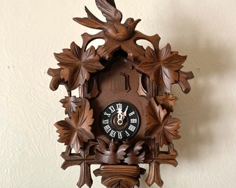 GORGEOUS, LARGE working, vintage Birds in the Nest” style cuckoo clock. Ornately carved wood. Made in Germany.  1 year warranty!!