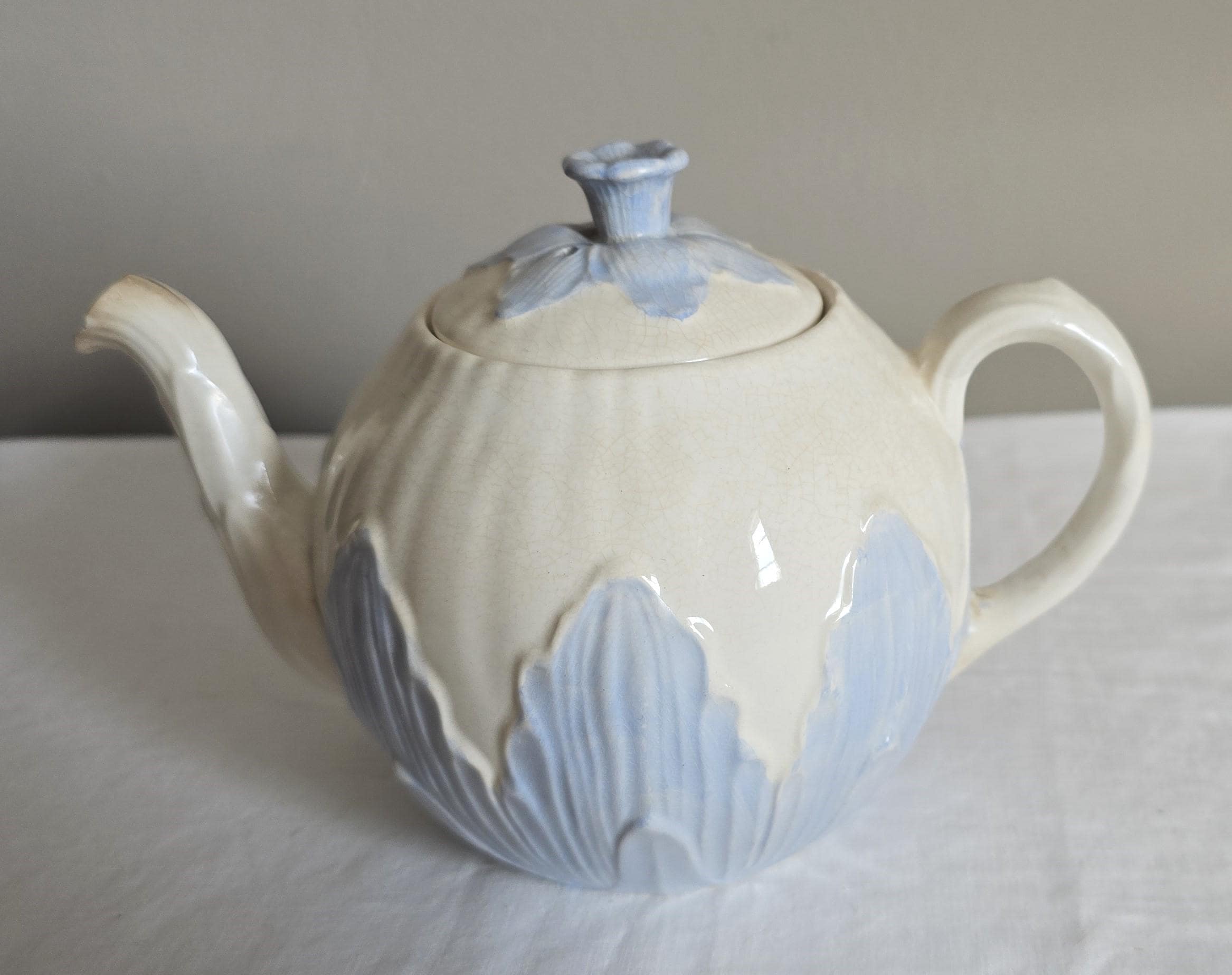 イタリア製 鳩の飾りが可愛い！八角の蓋付き小物入れ ヴィンテージイタリアン イタリア製 鳩の飾りが可愛い！八角の蓋付き小物入れ