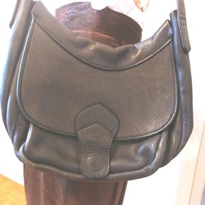 Bolso de hombro Rowland vintage de piel gruesa en gris muy oscuro