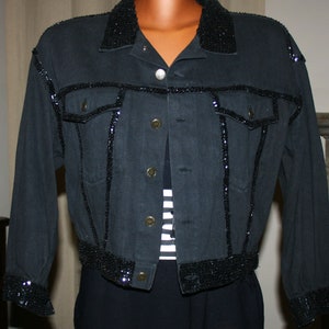 Vintage SCHWARZE verzierte JEANSJACKE/Paillettenjacke/Made in Italy/1990er Jahre/Luxus/Mode/Schwarze Jacke