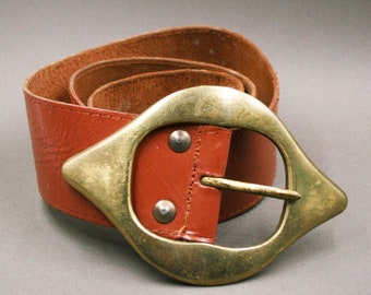 Vintage 80er Jahre GÜRTEL LEDER FRAU/Braunes Leder/Spezielle Schnalle/Breiter Gürtel/Der Hüftgürtel/Seltener Gürtel/Messinggürtel/Boho-Gürtel/Geschenk für Sie