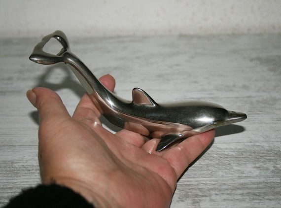 ヴィンテージ Dolphin ボトルオープナー｜ミッドセンチュリー オブジェ ドルフィンボトルオープナー、ヴィンテージ、シルバーメタル - メタル