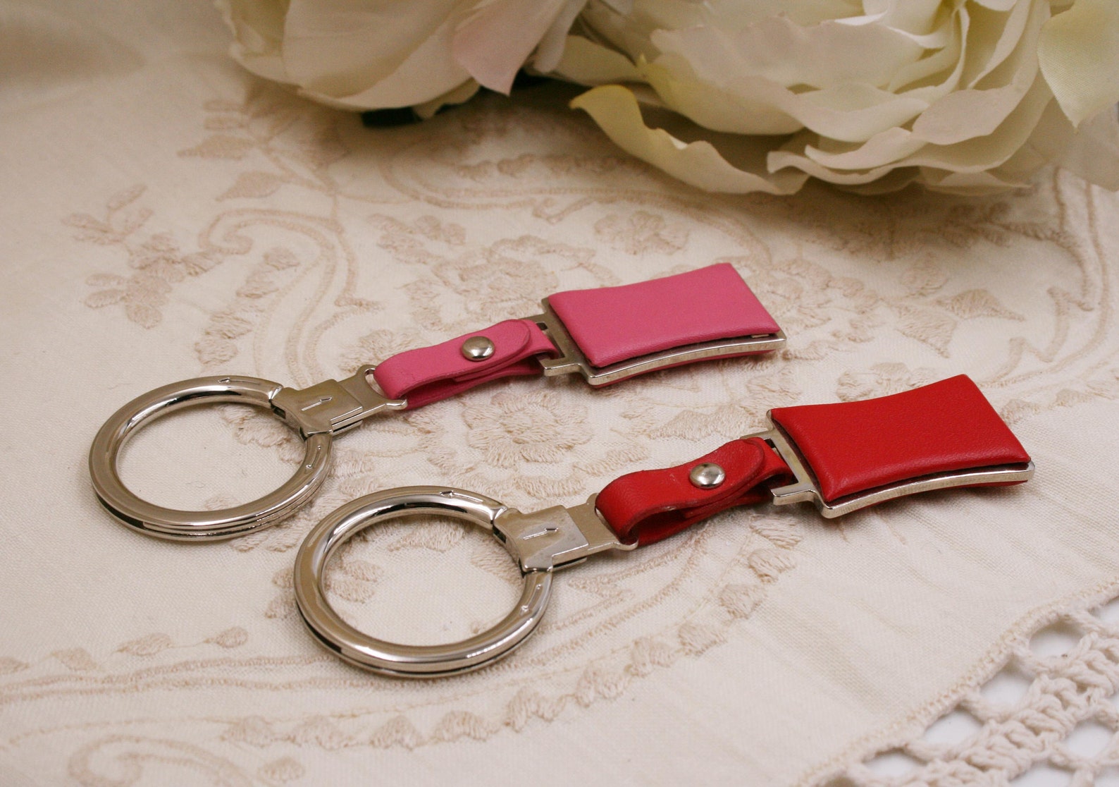 Vintage 80s Leather Keychain / Red Keychain/pink Leather Keychain
