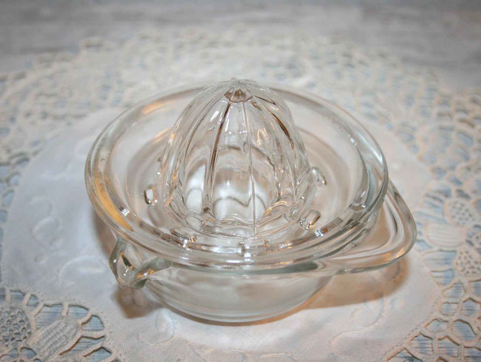 Glass Lemon Squeezer, Citron Juicer, Glass Juicer, Vintage Glass Juicer