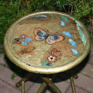 Kleine ronde tafel in goudkleurig metaal, met de hand gedecoreerd- Vintage 60- Cadeau voor haar- Kerstcadeau