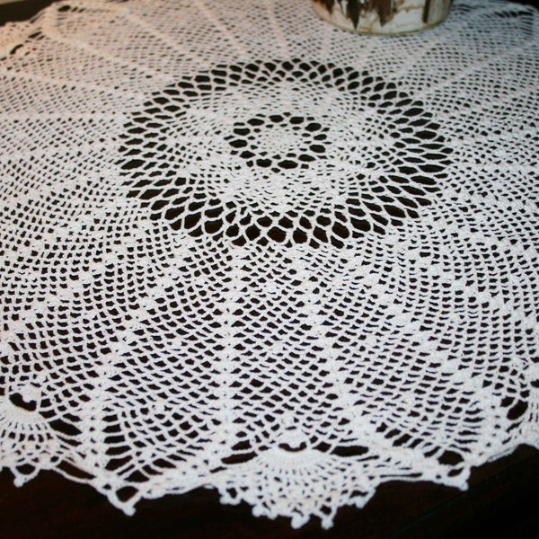 Handmade round crochet Doily-Dentelle-Lace Doilies-Linen-Gift for Bride-Vintage Wedding- Tablecloth-Table Topper