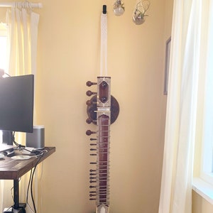Macrame Sitar Veena Sarode Hanger Mount, Boho Instrument Sling Wall Hanging, Sitar Strap