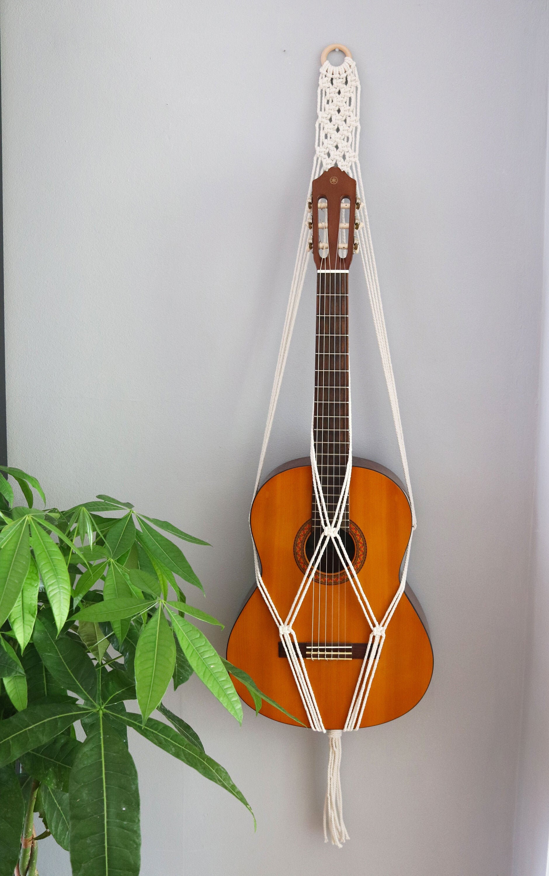 Guitare déco en bois sculpté - Macadames