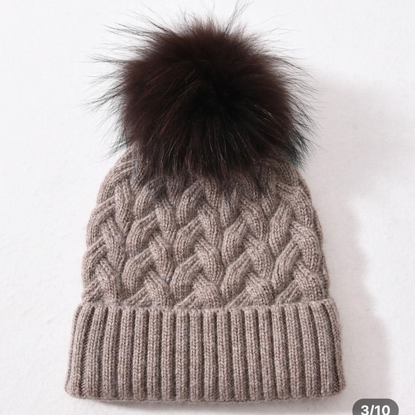 SOLDES ! Bonnet en cachemire avec pompon surdimensionné en fourrure véritable. Bonnet d'hiver pour femme. Bonnet en cachemire. Bonnet à pompon. Bonnet d'hiver en cachemire