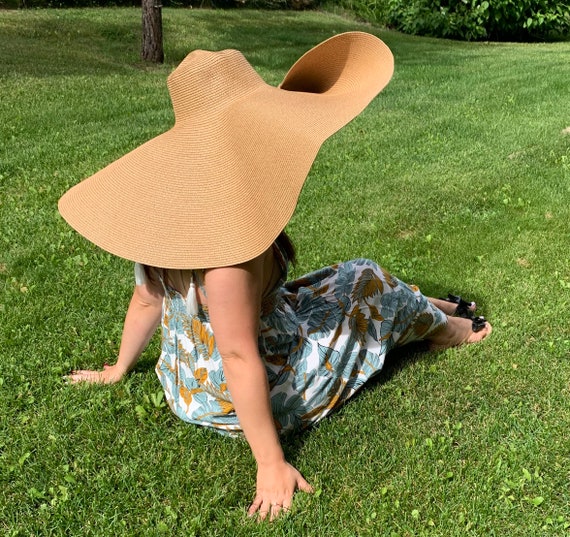 Giant sun hat cheap
