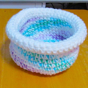 Handmade basket, crocheted basket, yarn bowl, small crochet basket, home decor basket, catchall basket, organizer basket