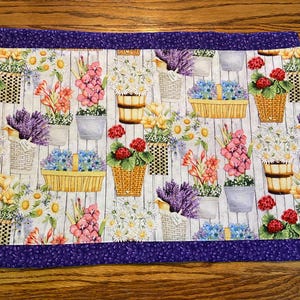Baskets of Flowers Quilted Placemat | Spring placemat | fabric placemat | Spring decor | baskets of flowers | dining, table setting, daisies