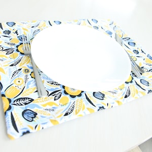 Yellow & Blue Retro Flowers Quilted Placemat | floral placemat, fabric placemat, dining decor, flowers, daisy, flowers, washable placemat